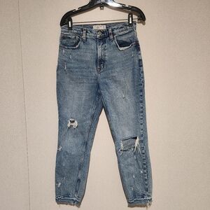 Abercrombie & Fitch The Mom High Rise Jeans 6/28